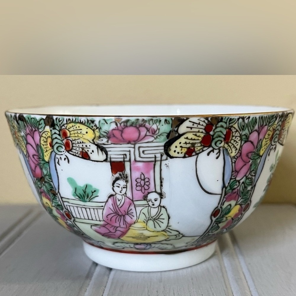 Vintage Rose Medallion Porcelain Famille Rose Figurual Floral Rice Bowl Colorful